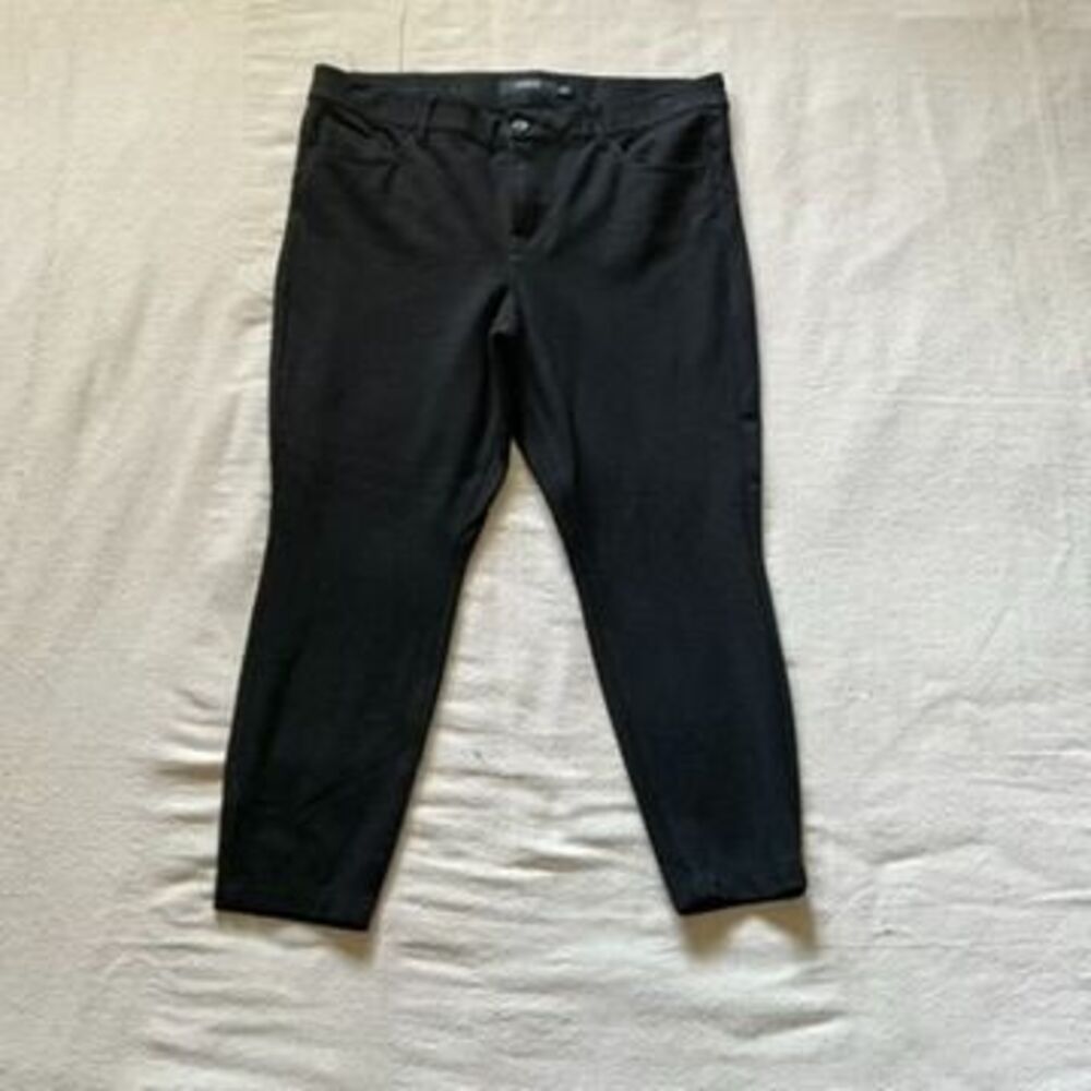 Torrid Black Capri Pants Size 18R — Belt Loops, Front Pockets